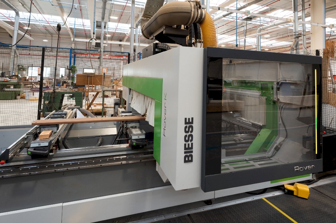 Centre d'usinage à commande numérique pour façonnage des lames de terrasses en bois exotique Wedeck Centre d'usinage à commande numérique pour façonnage des lames de terrasses en bois exotique Wedeck
